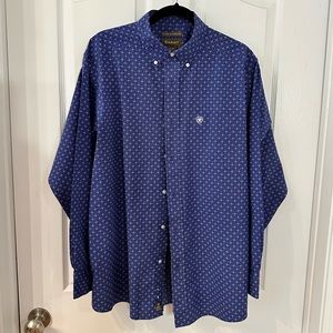Ariat men's long sleeve button down shirt. In great condition.